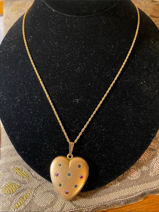 Jewelry - Vintage Heart Locket   with Star Accents